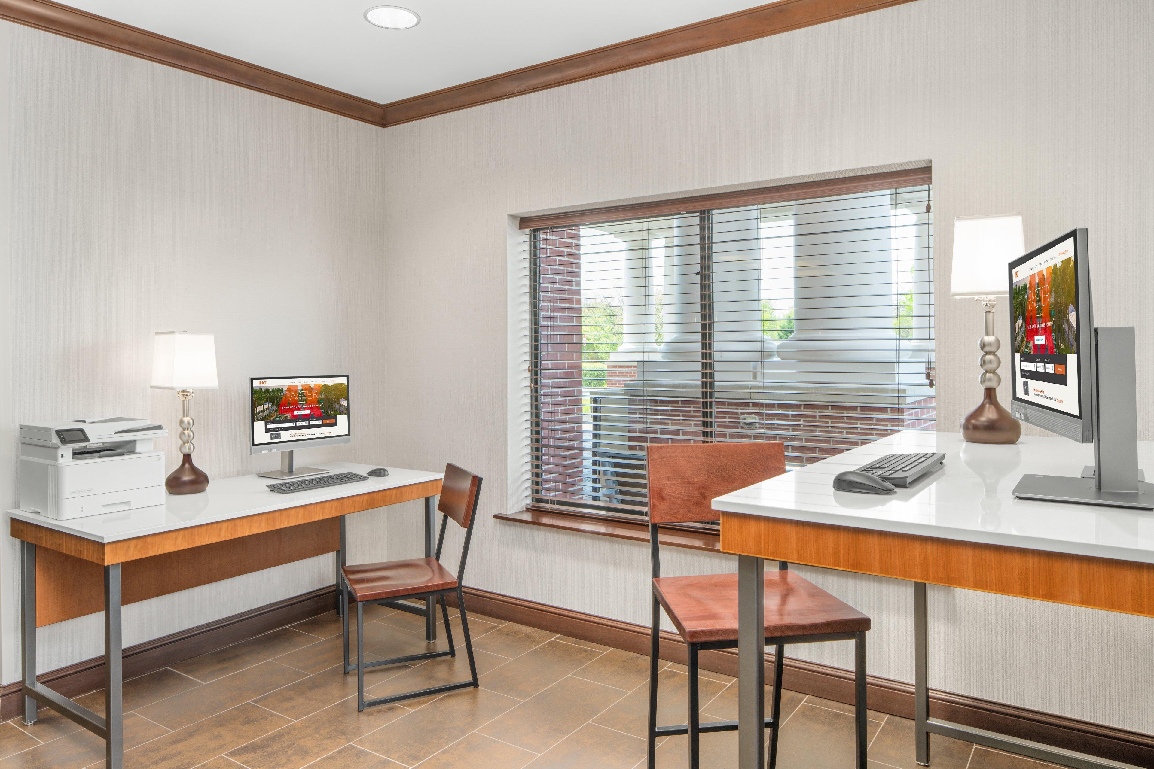 Holiday Inn Express & Suites Wilmington-Newark By Ihg Exterior foto