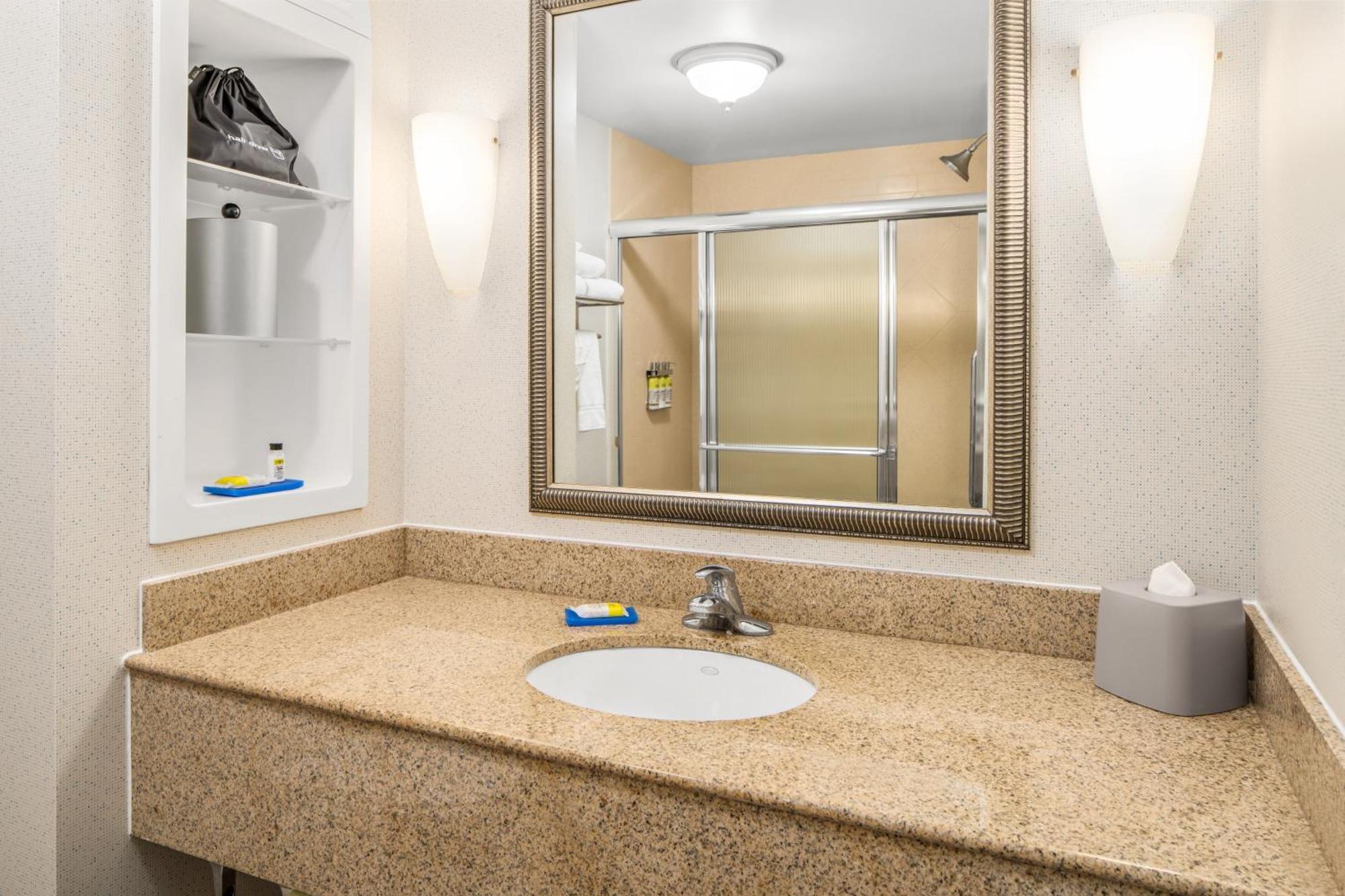 Holiday Inn Express & Suites Wilmington-Newark By Ihg Exterior foto